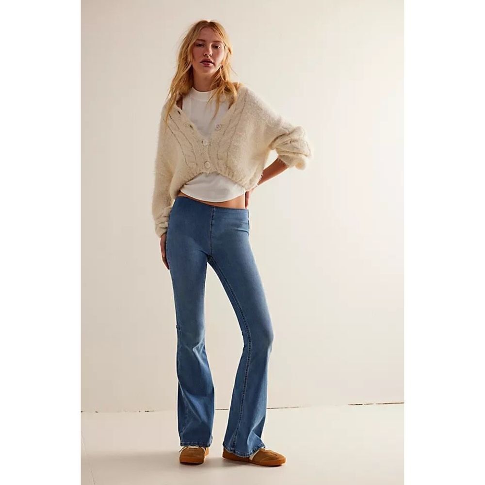 Free People Women's Blue We The Free Penny Pull-On Flare Jeans Size 30 - Picture 2 of 11